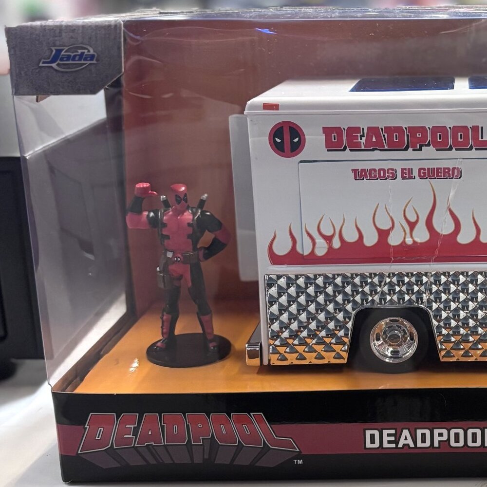 Jada Toys 1:24 Deadpool Taco Truck Die-Cast Vehicle with Figure – White/Red
